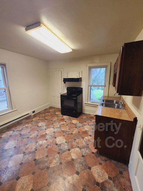 810 Monroe St Unit 2nd Fl, Stroudsburg, PA 18360 Condo for Rent in