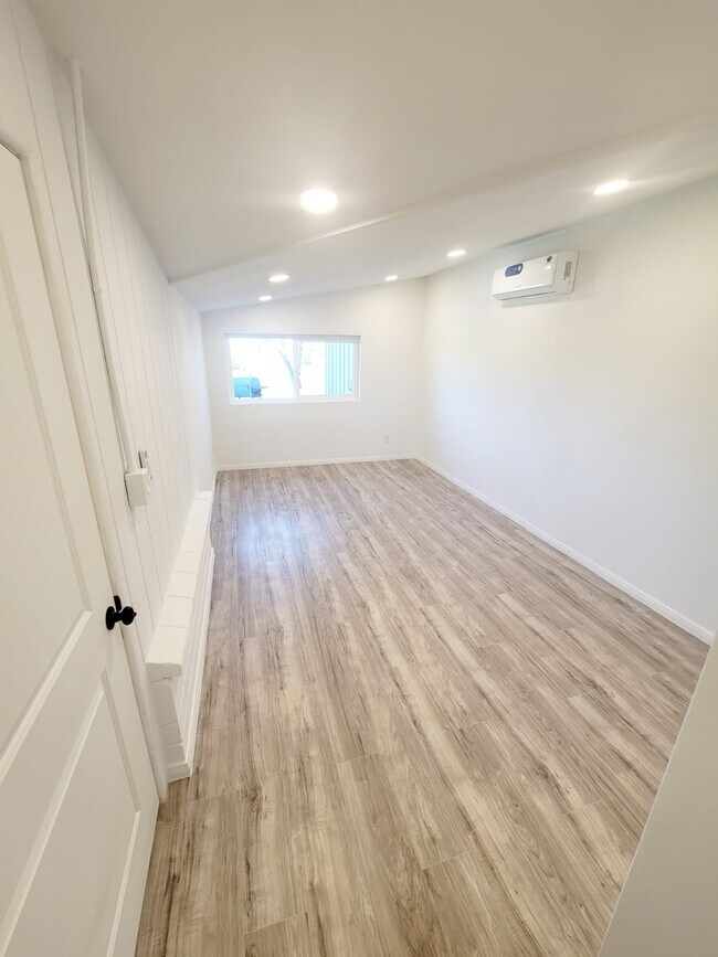 Building Photo - 36744 Vista del Lago St
