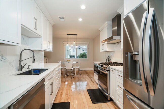 Foto del edificio - 82 Park Dr