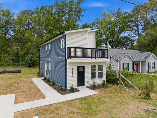 Building Photo - 516 Singletary St SE