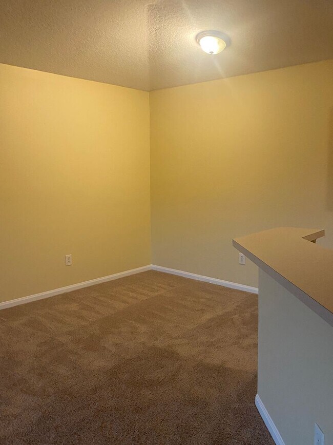 Foto del edificio - Spacious 1 bedroom, 1 bathroom unit in Cou...