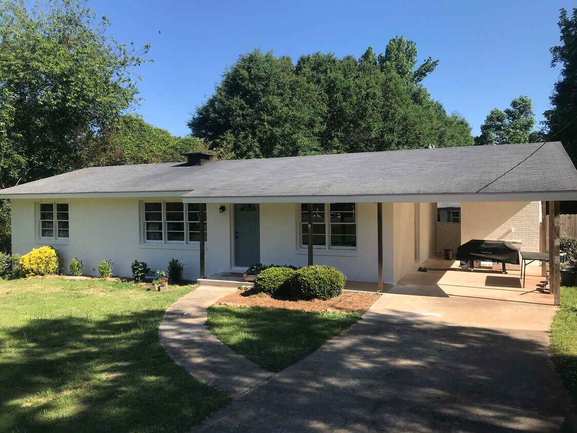 Foto principal - 904 W Point Pky