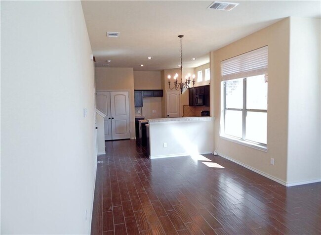 Building Photo - 136 Creekside Villa Dr