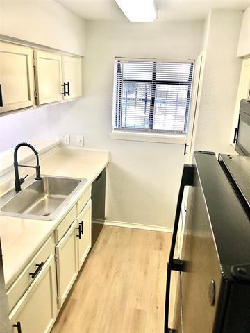 Building Photo - 9601 Walnut St