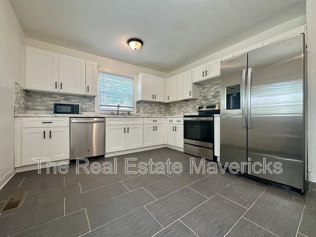 Building Photo - 575 SE Gaut St