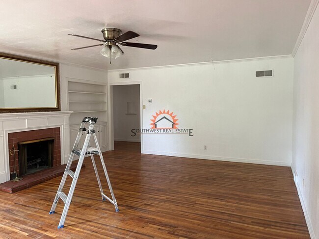 Building Photo - Charming 3 Bed 2 bath