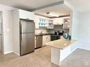 Building Photo - 28 Ventnor Dr