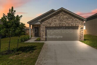 Building Photo - 10219 Pine River Dr