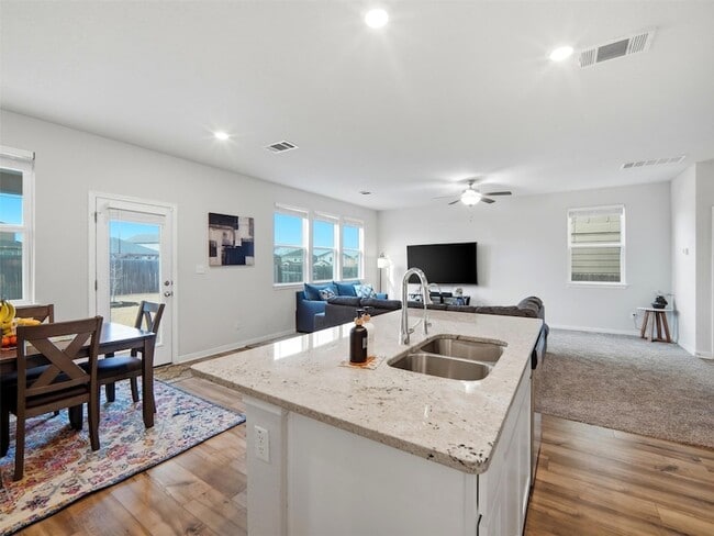 Foto del edificio - 135 Mason Hl Ln