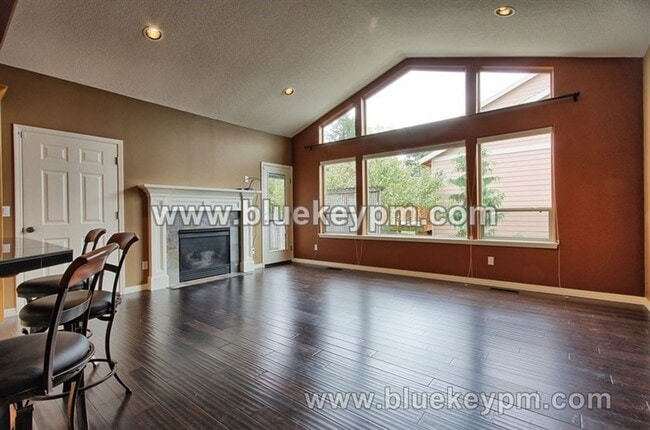 Building Photo - 4 Bed, 3 Bath Home in Happy Valley with Pr...