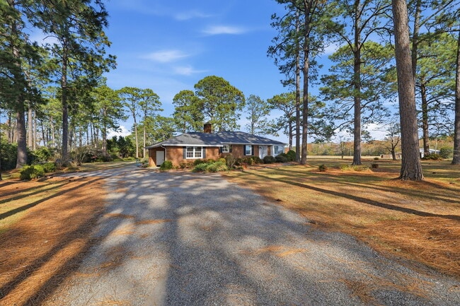 Foto del edificio - 2218 N Douglas St