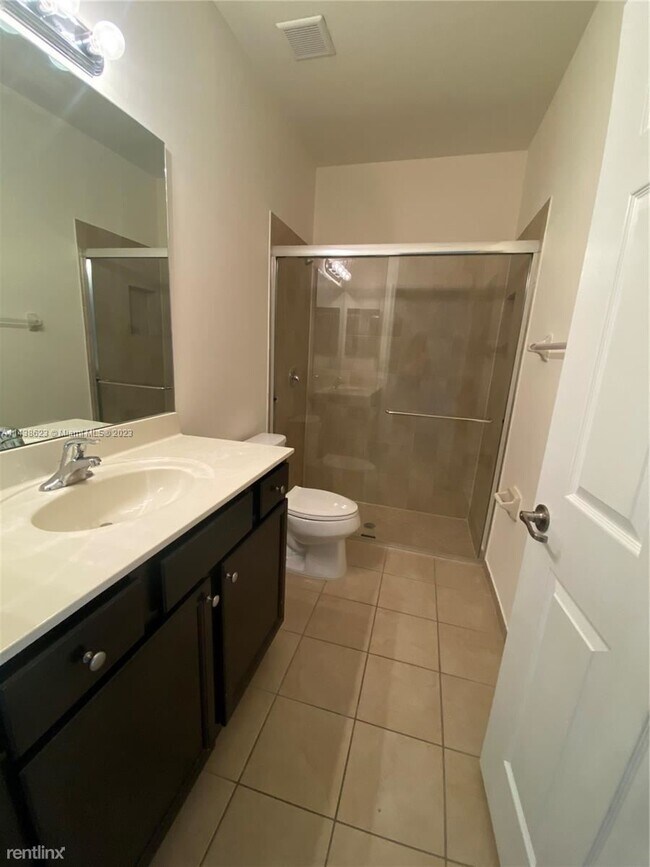 Building Photo - 3 br, 3 bath Townhome - 15063 SW 118th Ln