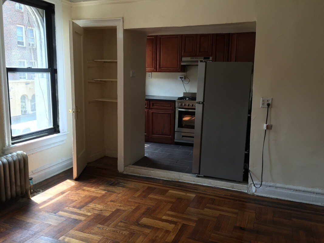 Primary Photo - 2121 Beekman Pl