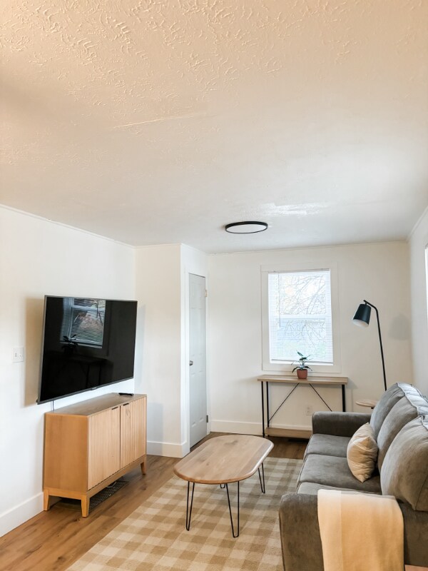 Foto del edificio - 1006 W Broadway St