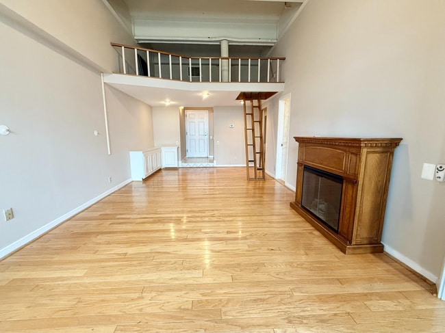 Building Photo - 3 N Christopher Columbus Blvd