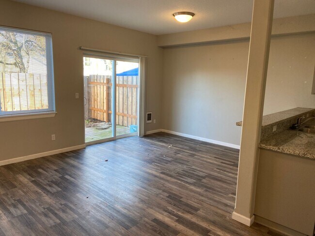 Building Photo - 171d