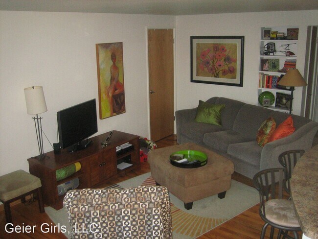 Foto del edificio - 5734 Russett Rd