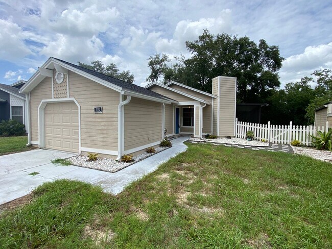 Building Photo - 2 Bedroom, 2 Bath Single Family Home in Sa...
