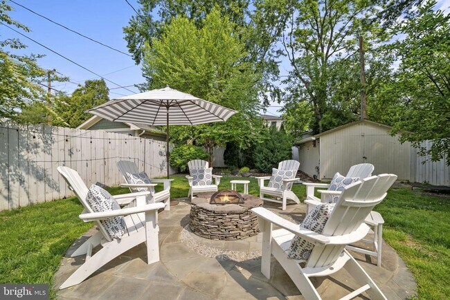 Foto del edificio - 102 E Linden St