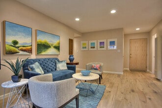Building Photo - 122 Por La Mar Cir