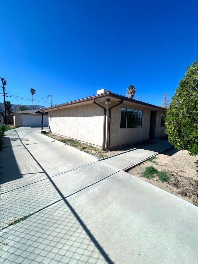 Foto del edificio - **MOVE-IN Special ** Beautiful 3 Bedroom/ 2 Bathroom Home In Downtown 29 Palms