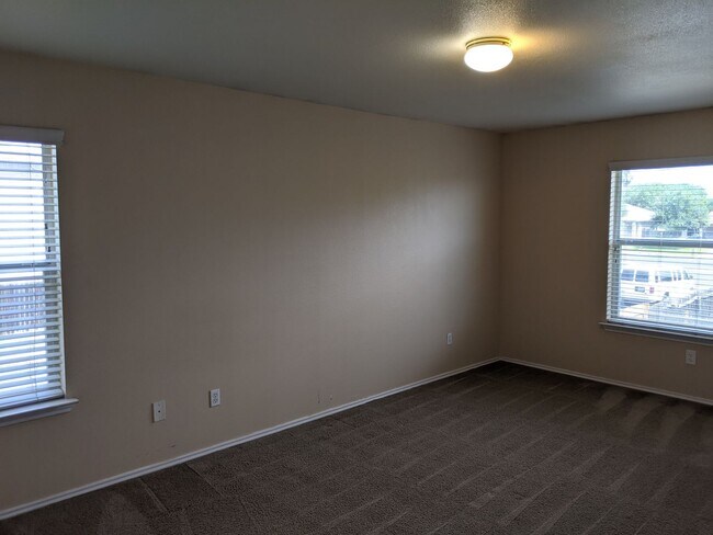 Foto del edificio - MOVE IN SPECIAL!