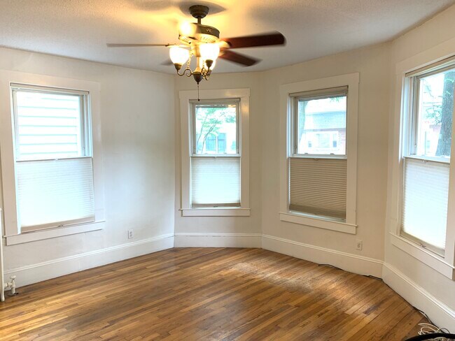 Foto del edificio - 268 Western Ave