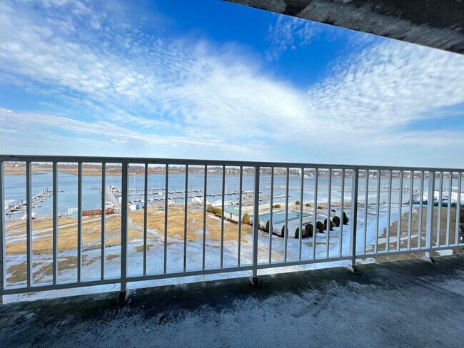Building Photo - 100 Cove Way