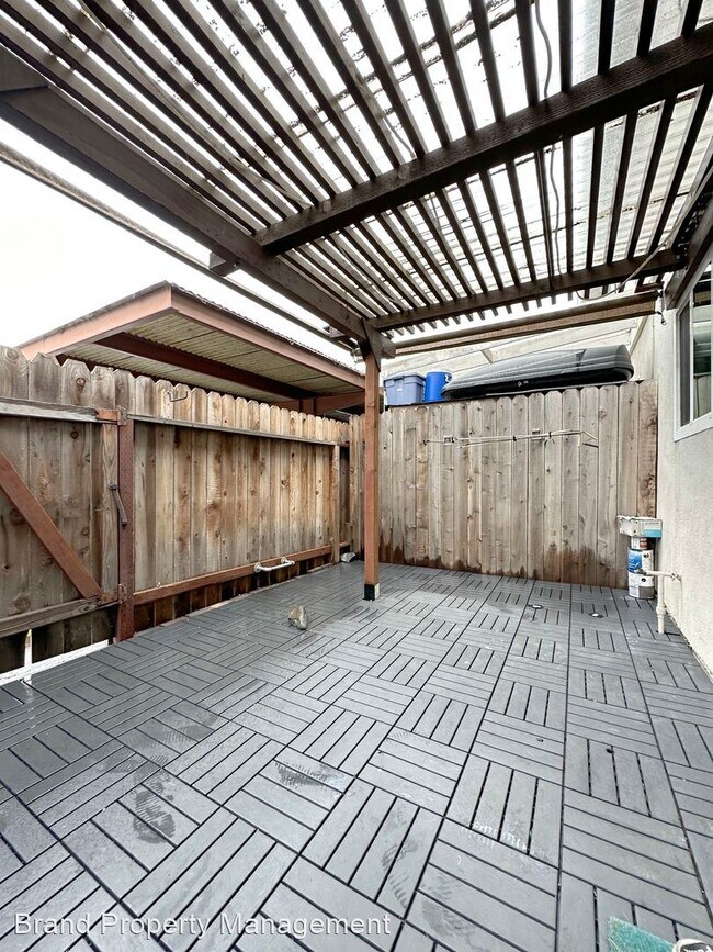 Building Photo - 2 br, 1.5 bath House - 10136 Holburn Drive