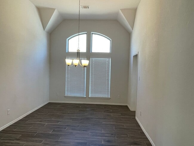 Building Photo - 4 Bedroom/3 Bath Kallinson Ranch Subdivision