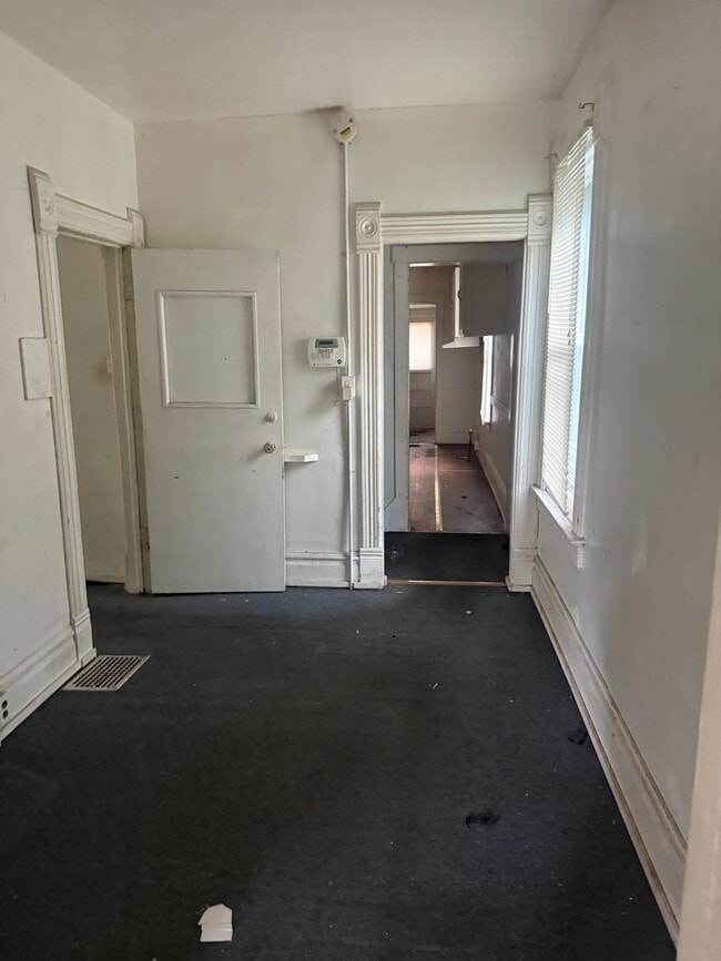 Building Photo - 619 Fairholm Ave