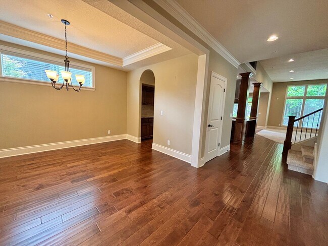 Building Photo - Amazing 6 Bed 3 Bath Home in Arbor Heights...