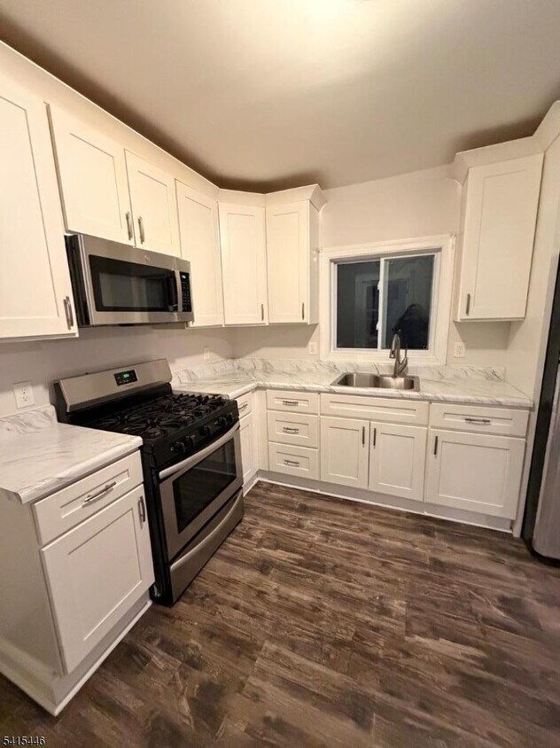 Building Photo - 469 Alden St