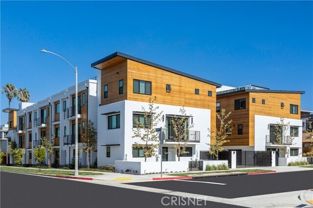 Building Photo - 5943 Pickford St