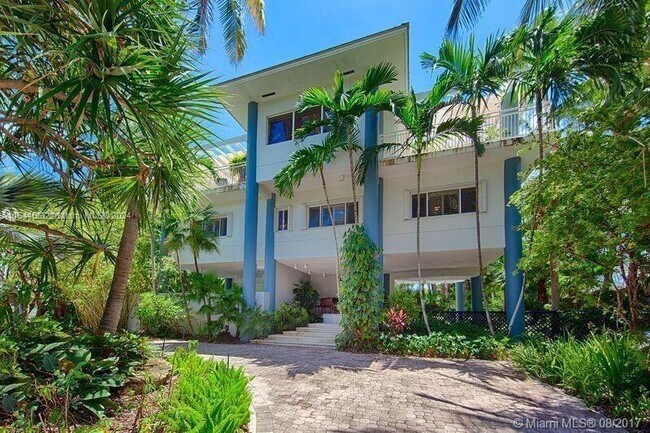 Foto del edificio - 251 Harbor Dr