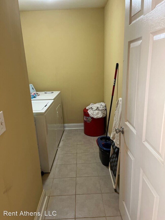 Foto del edificio - 3 br, 2 bath House - 134 Moreland Avenue