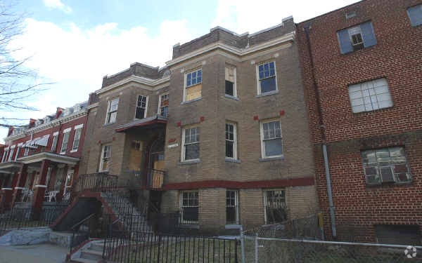 Building Photo - Kenyon East
