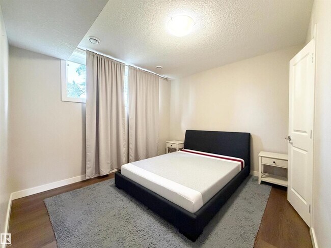 Photo du bâtiment - #basement 9645 150 street NW NW