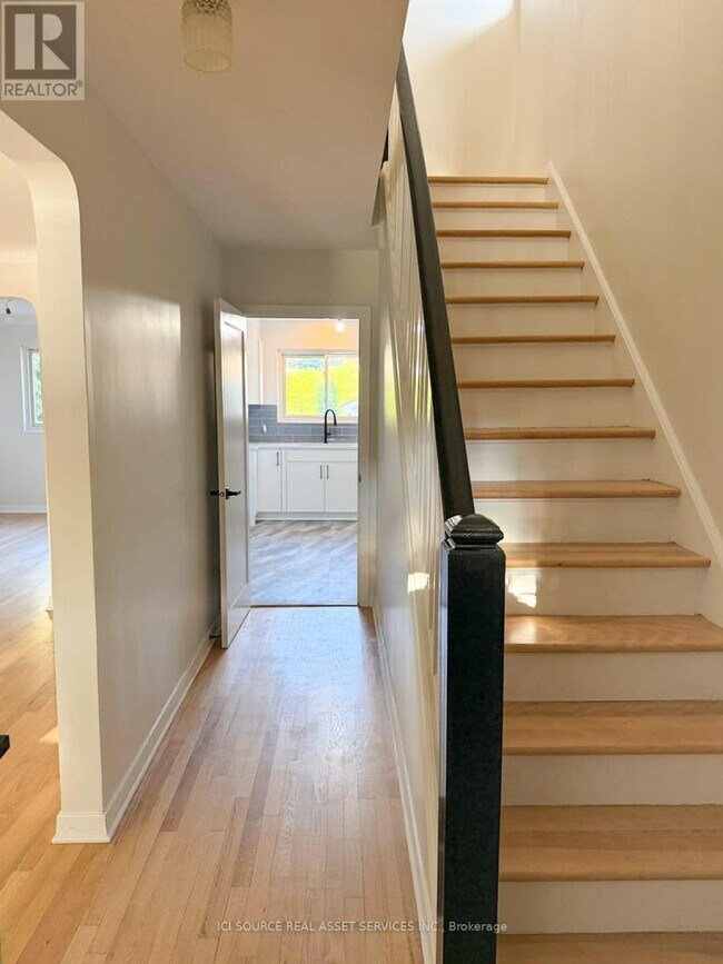 Photo du bâtiment - 865 Woodroffe Ave