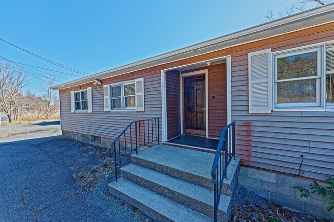 Building Photo - 844 Burden Lake Rd