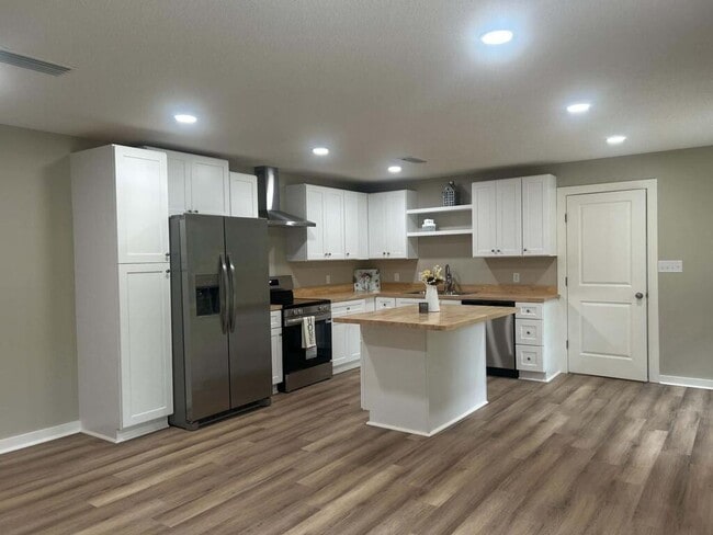 Building Photo - 1804 Azure Dr