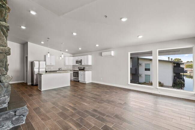 Sala de estar interior en Lakeside Apartments en Kennewick, WA - Lakeside Apartments