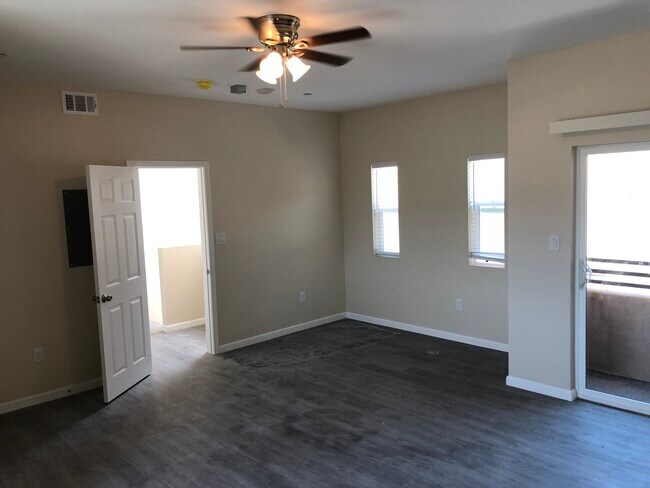 Building Photo - 120 Ballantyne st