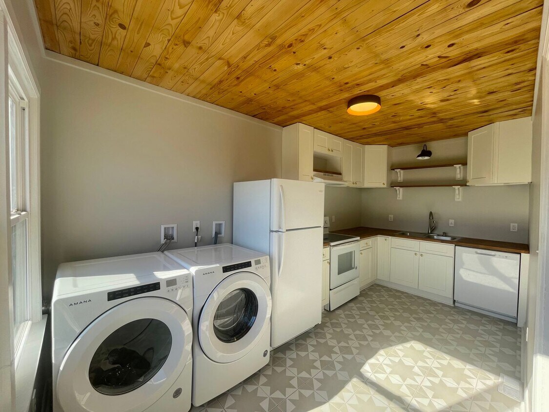 Centrally Located 1 bedroom 1 bath - wate... - Centrally Located 1 bedroom 1 bath -  wate...