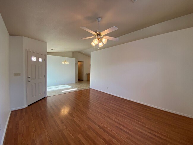 Building Photo - ADORABLE HOUSE FOR RENT IN HURRICANE