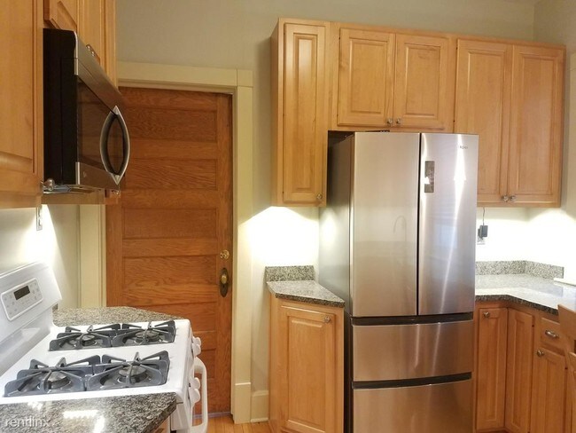 Building Photo - 2 br, 1 bath Apartment - 2756 N. Hackett Ave