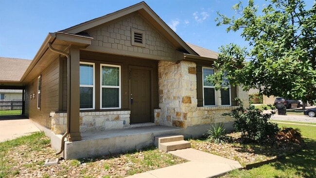 Building Photo - 200 McCoy Ln