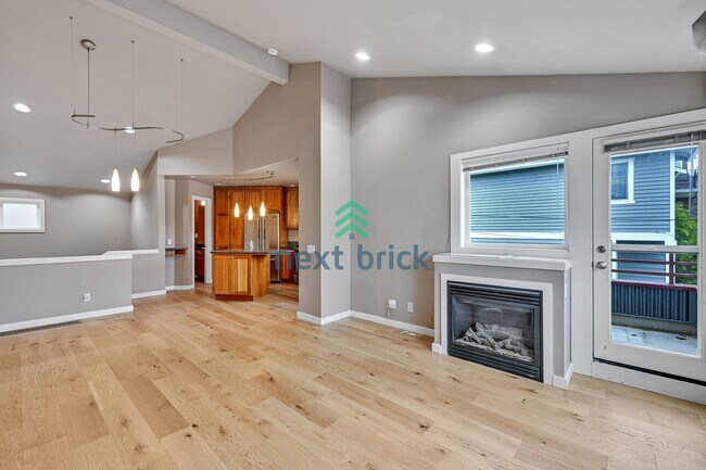 Building Photo - 2 Bed 2.5 Bath Townhome for Rent