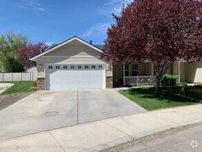 Building Photo - 1215 N Gallant Ln