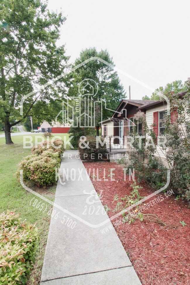 Building Photo - 2221 Lovell Rd